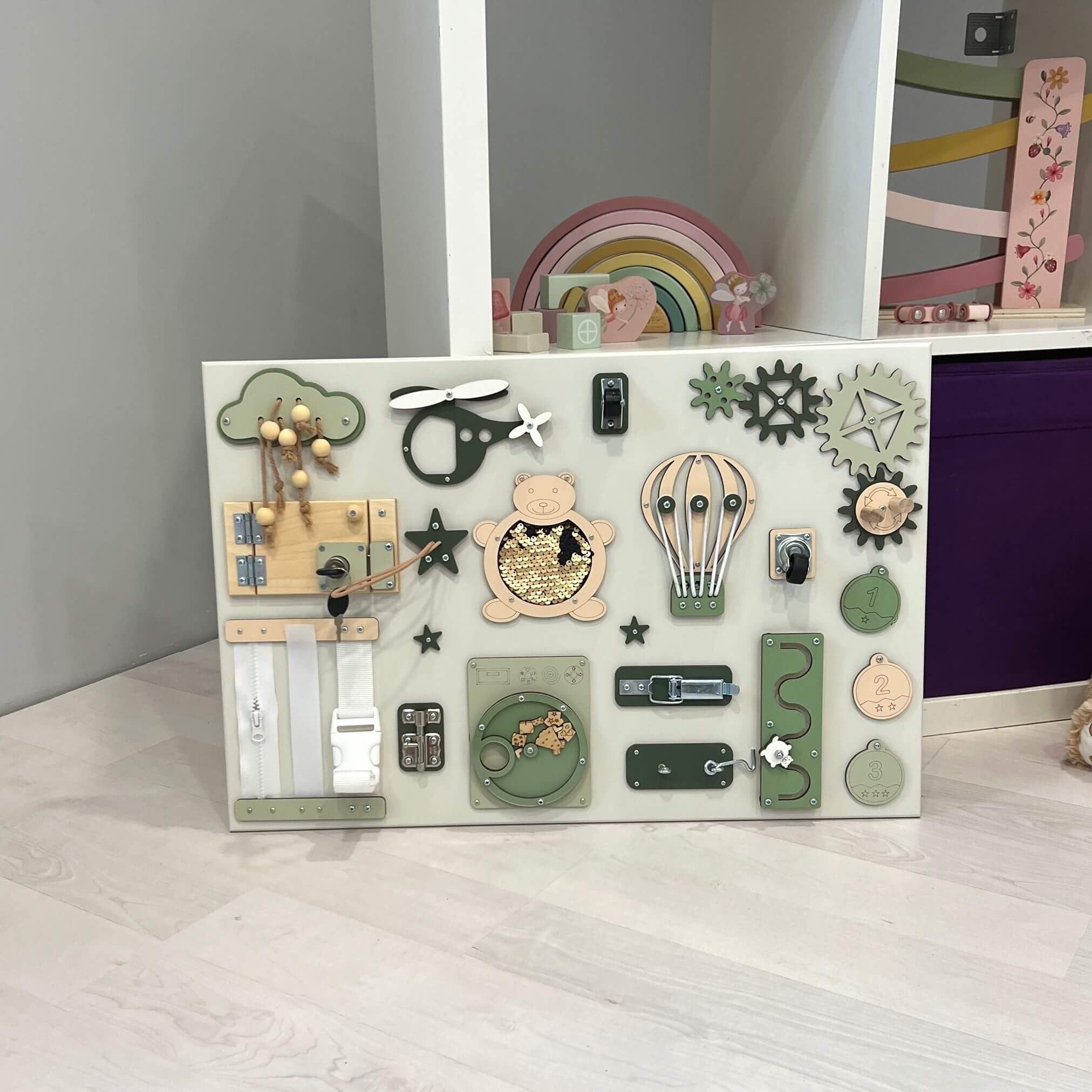 Medium Montessori busy board (40×60 cm)