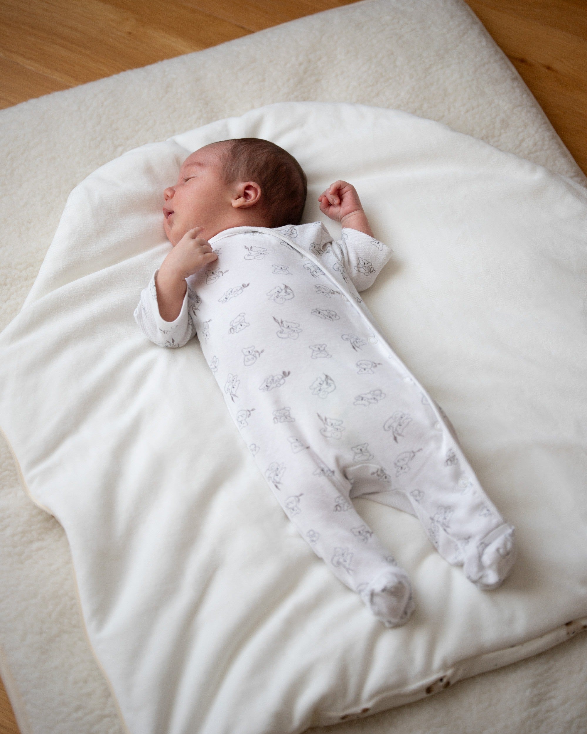 Bow Baby Sleeping Bag and Blanket – Beige / White, 0–6 Months